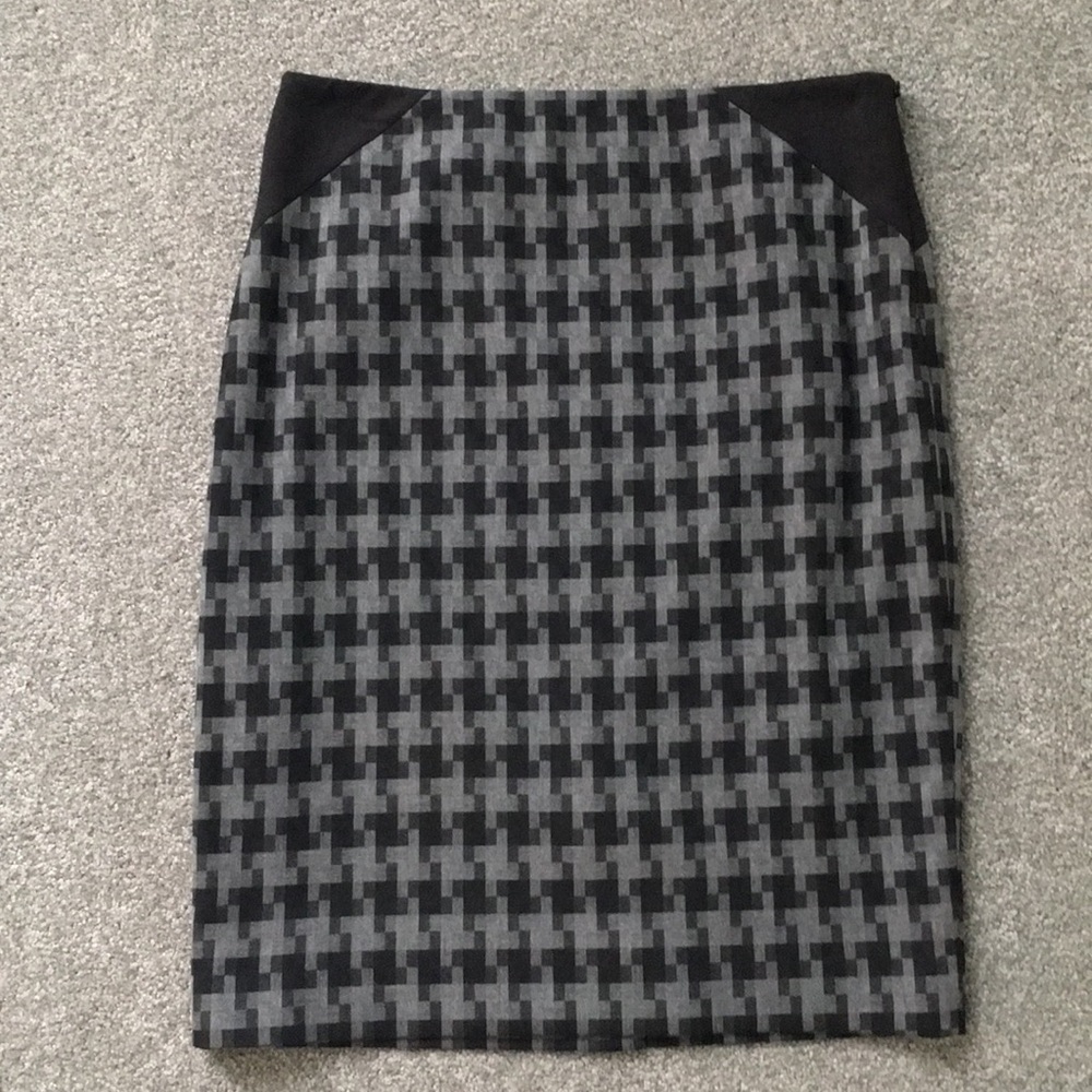 The Limited Pencil Skirt - No size tag